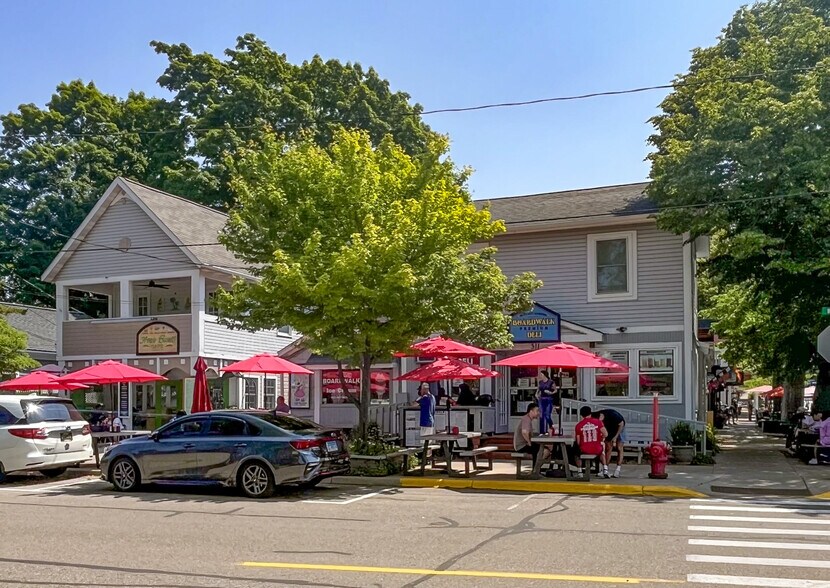311 Water St, Saugatuck, MI à vendre - Photo de l’immeuble – Image 1 sur 28