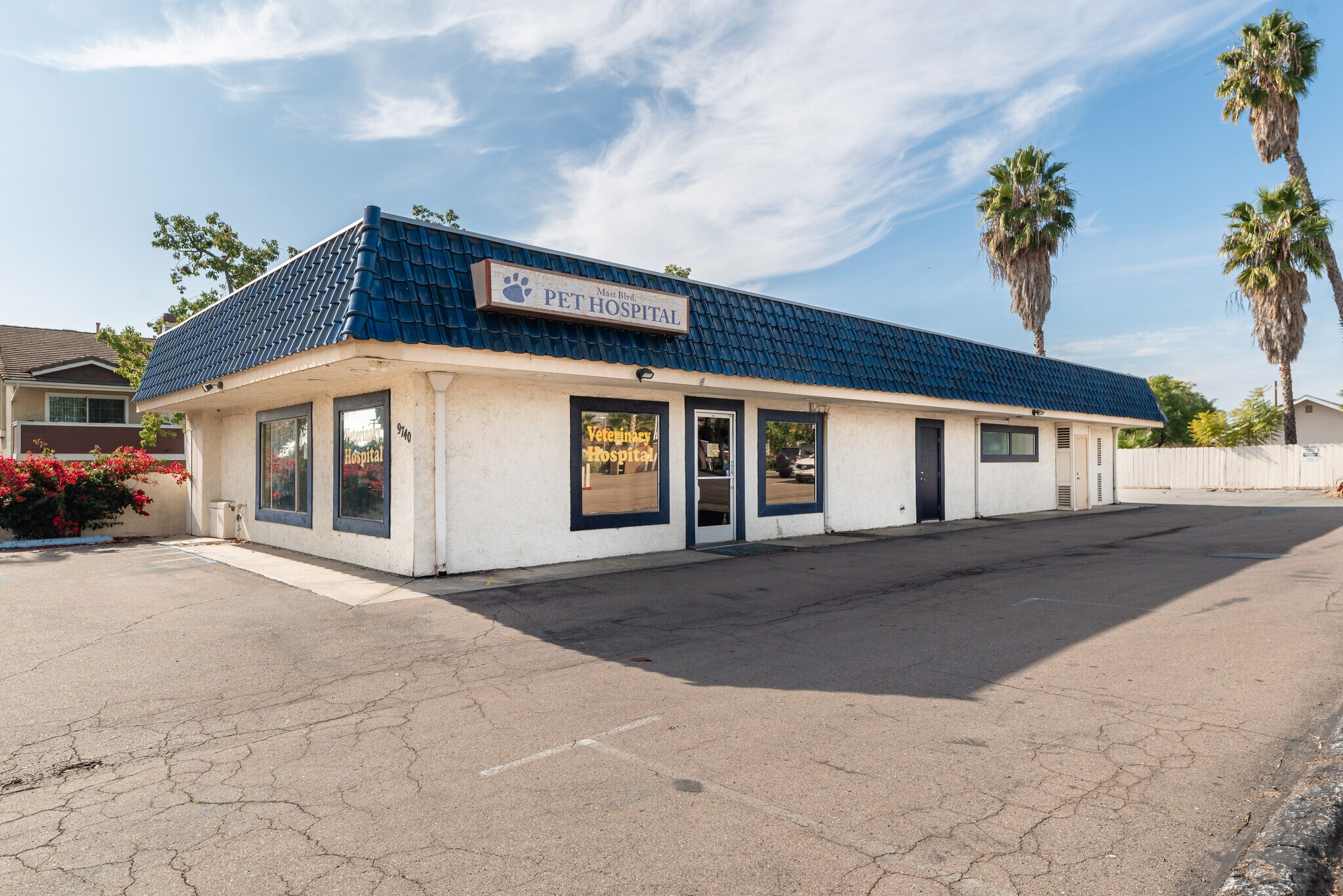 9740 N Magnolia Ave, Santee, CA à louer Photo de l’immeuble– Image 1 sur 5