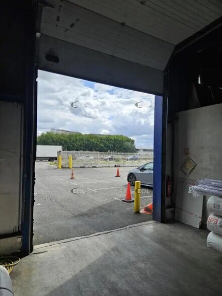 Local d’activités dans Vitry-sur-Seine à louer - Photo de l’immeuble – Image 3 sur 11