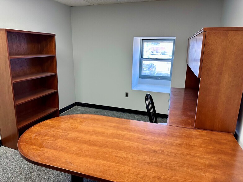 15701-15757 Crabbs Branch Way, Rockville, MD à louer - Photo de l’immeuble – Image 3 sur 10