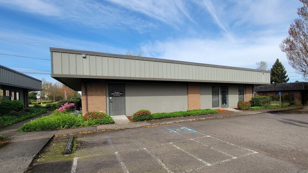 412 Lancaster Dr NE, Salem, OR à louer - Photo de l’immeuble – Image 1 sur 8
