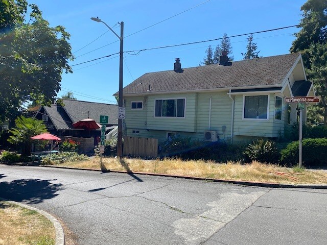 2007 NE Ravenna Blvd, Seattle, WA à vendre - Photo de l’immeuble – Image 2 sur 4