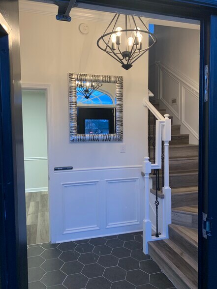 9304 New Lagrange Rd, Louisville, KY à louer - Photo de l’immeuble – Image 3 sur 8