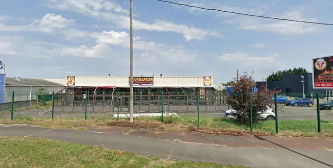 Plus de détails pour 576 Rue Lamartine, Saint-Germain-du-Puy - Local commercial à vendre