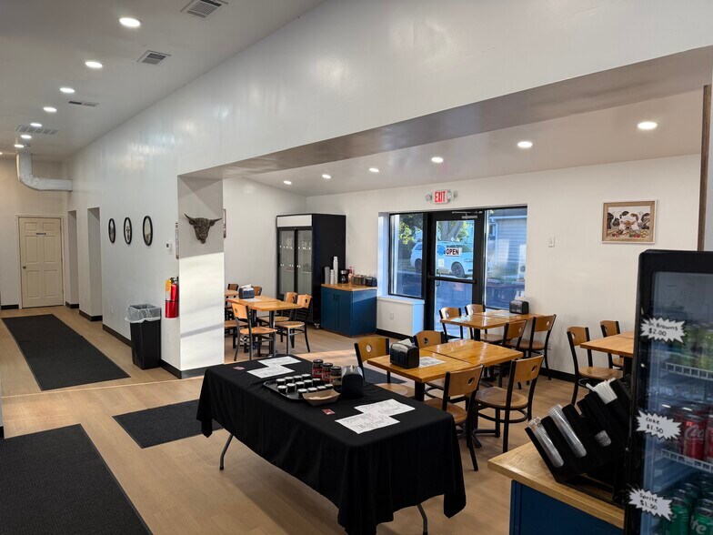 706 W Jefferson St, Kokomo, IN à vendre - Photo de l’immeuble – Image 2 sur 19