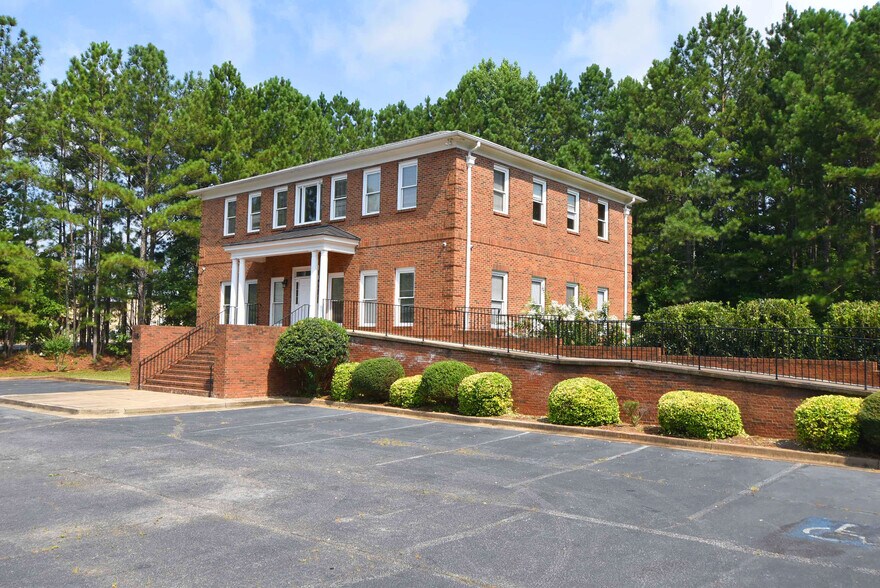 116 Peachtree Ct, Fayetteville, GA à louer - Photo de l’immeuble – Image 1 sur 51