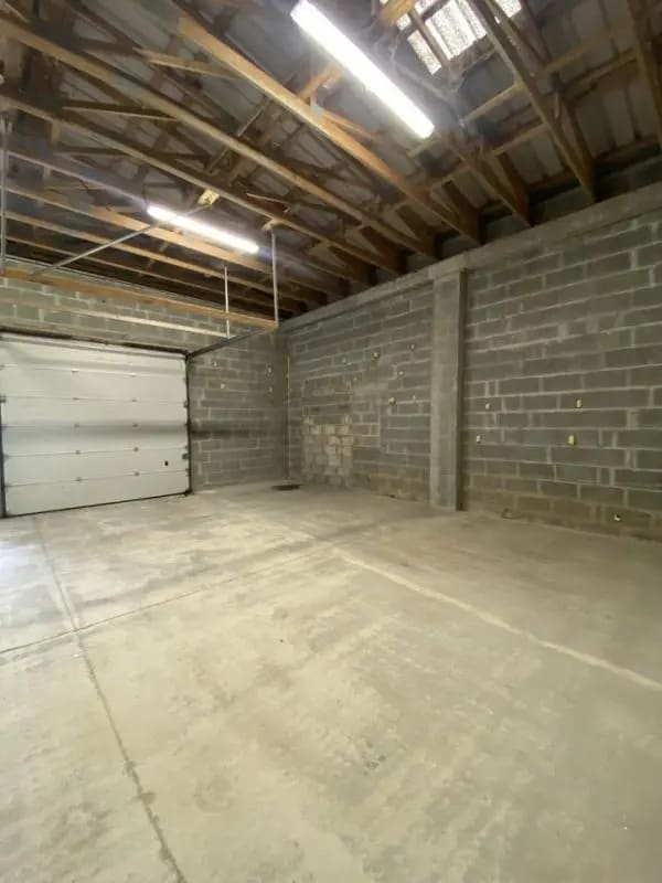 Plus de détails pour Local d'activités à louer