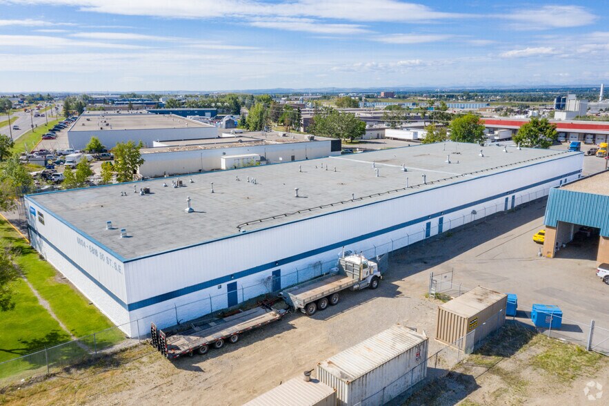6804-6818 30 St SE, Calgary, AB à louer - Photo de l’immeuble – Image 3 sur 7