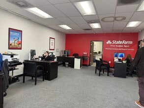 8841-8863 Canoga Ave, Canoga Park, CA à louer Photo intérieure– Image 1 sur 5