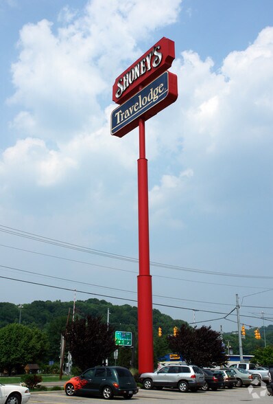 1007 Dunbar Ave, Dunbar, WV à vendre - Photo de l’immeuble – Image 2 sur 27