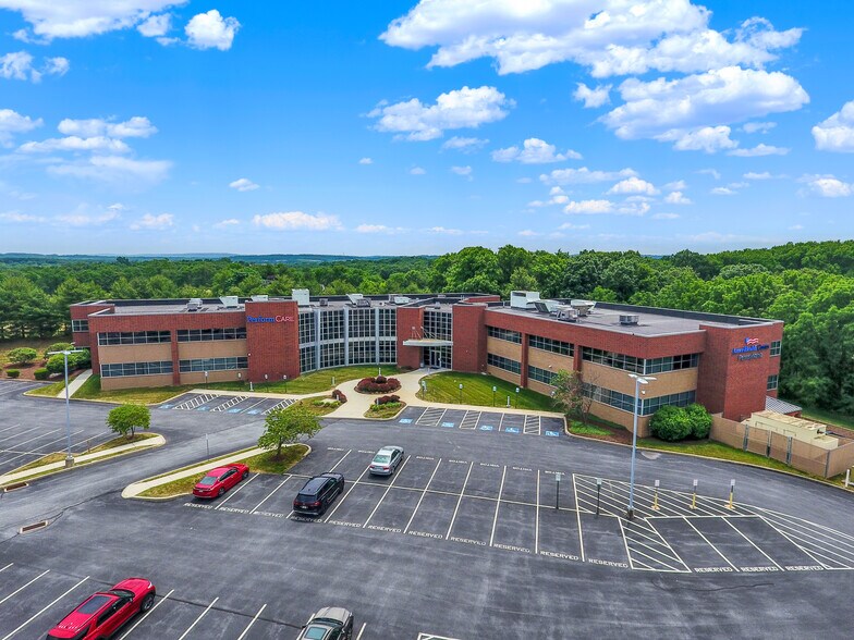 8040 Carlson Rd, Harrisburg, PA à vendre - Photo de l’immeuble – Image 1 sur 33