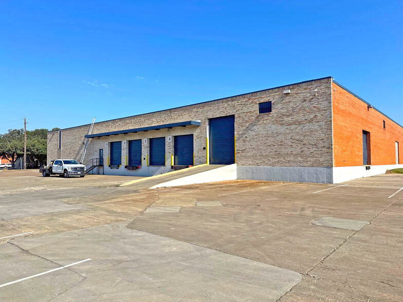 1208 Viceroy Dr, Dallas, TX à louer - Photo de l’immeuble – Image 3 sur 10