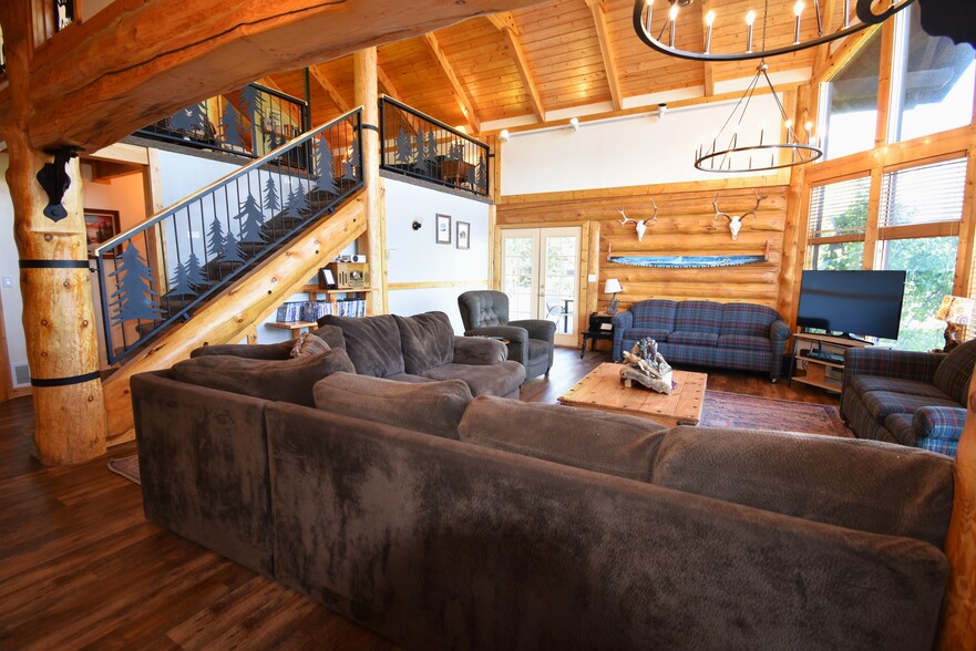 3555 Yale Kilgore Rd, Island Park, ID à vendre - Photo intérieure – Image 3 sur 55