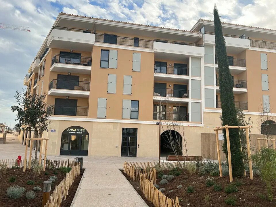 Local commercial dans Aix-en-Provence à louer Photo de l’immeuble– Image 1 sur 7