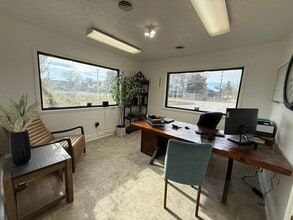 2815 River Road Dr, Waterloo, NE à louer Photo intérieure– Image 1 sur 4