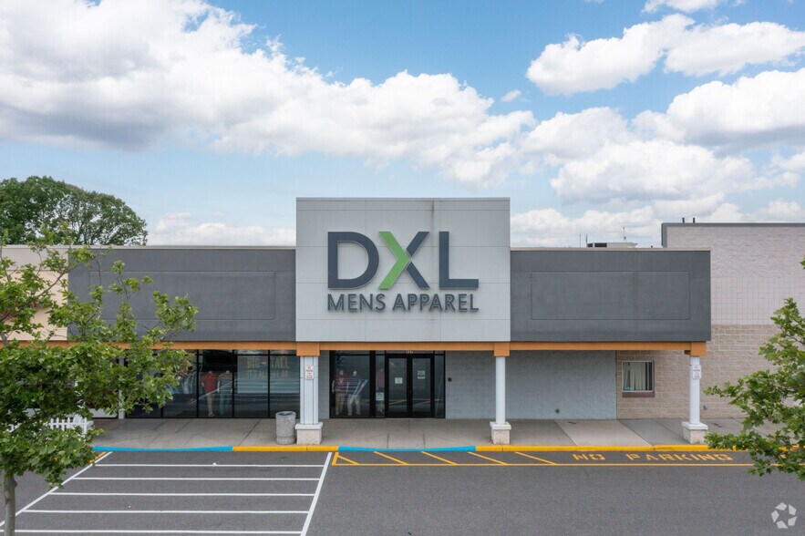 111-143 Alexander Ave, Lake Grove, NY à louer - Photo de l’immeuble – Image 3 sur 9
