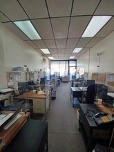 22018 Horace Harding Expy, Oakland Gardens, NY à louer Photo intérieure– Image 2 sur 2