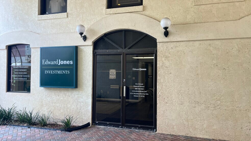 101 N Woodland Blvd, Deland, FL à louer - Photo de l’immeuble – Image 2 sur 10