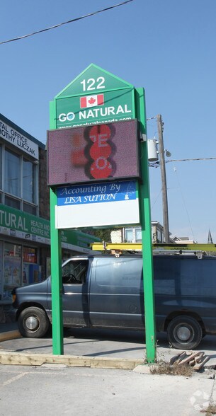 122-124 N Simcoe St, Oshawa, ON à louer - Photo de l’immeuble – Image 2 sur 5