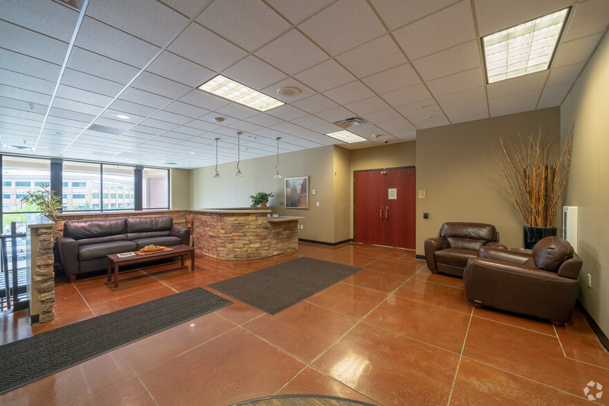 8147 Globe Dr, Woodbury, MN à louer - Photo intérieure – Image 3 sur 13