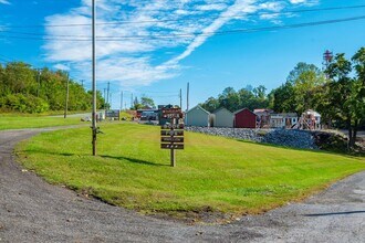 951 Ridge Rd, Mount Airy, MD à louer Autre– Image 1 sur 10