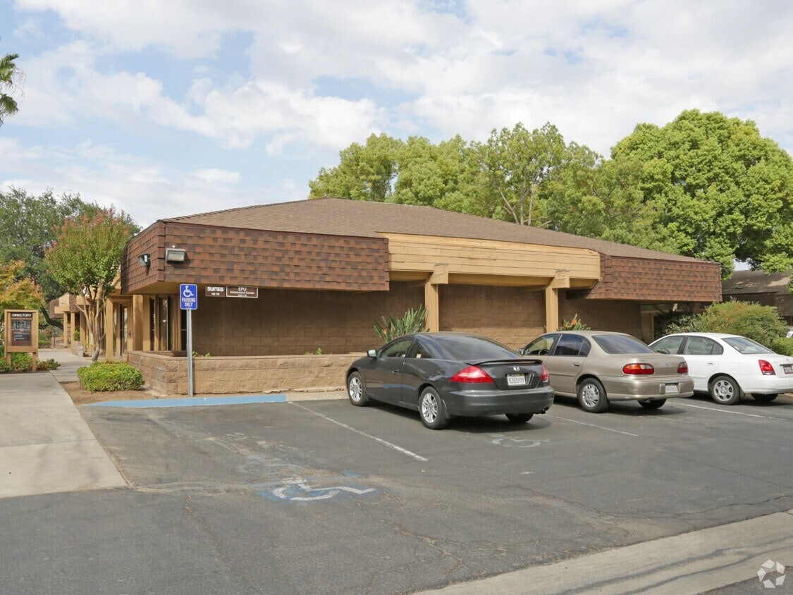 4420 N 1st St, Fresno, CA à louer Photo intérieure– Image 1 sur 1