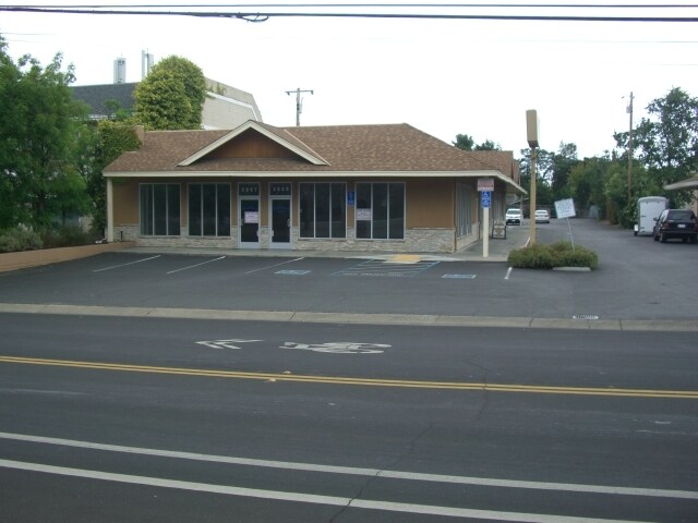 Grant Road, Los Altos, CA à louer - Photo de l’immeuble – Image 2 sur 4