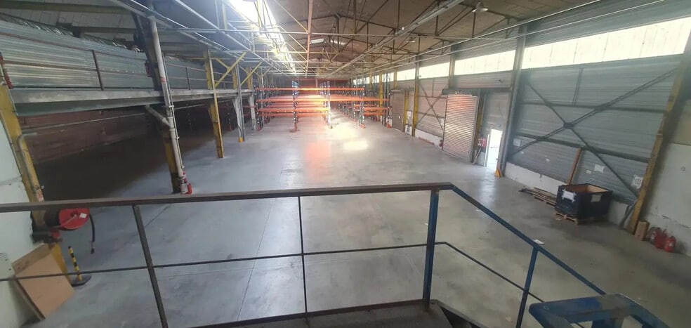 Industriel/Logistique dans Vitrolles à vendre - Photo de l’immeuble – Image 2 sur 5