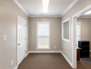 576 Executive Pl, Fayetteville, NC à louer Photo intérieure– Image 2 sur 10