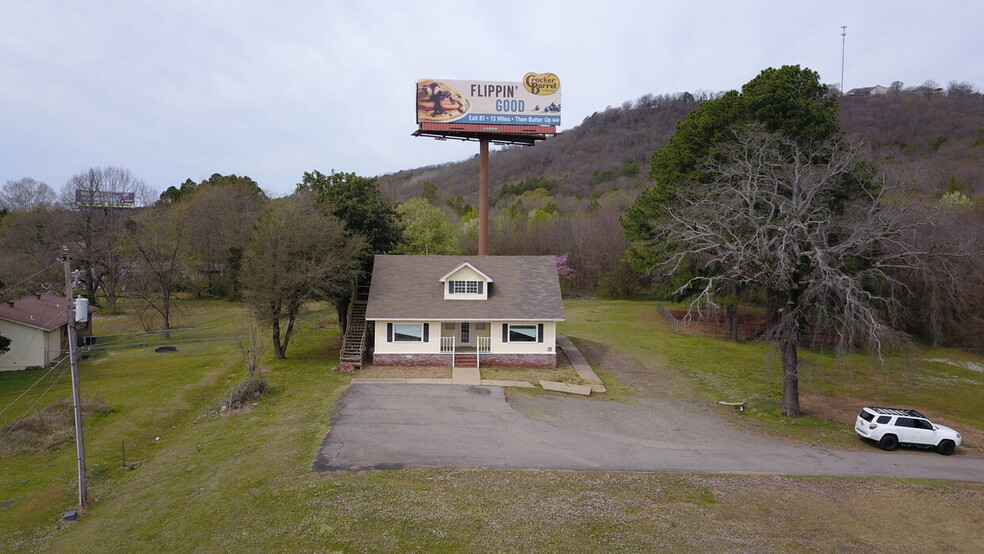 301 Crow Mountain Dr, Atkins, AR à louer - Photo de l’immeuble – Image 2 sur 5