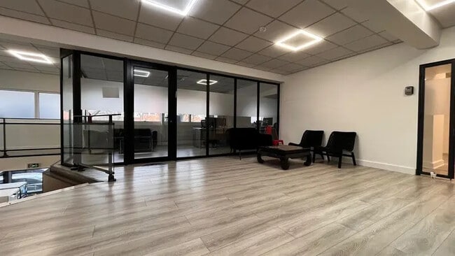 Plus de détails pour 100 Avenue Du Général Leclerc, Pantin - Bureau, Local d'activités à louer