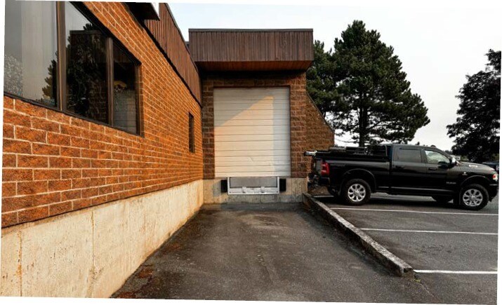 760 Enterprise Cres, Victoria, BC à vendre - Photo de l’immeuble – Image 3 sur 8