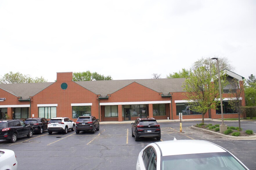 757 McHenry Ave, Crystal Lake, IL à louer - Photo de l’immeuble – Image 3 sur 11
