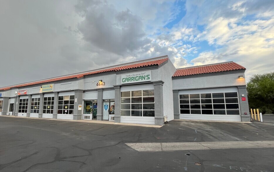 4443 W Ina Rd, Tucson, AZ à vendre - Photo de l’immeuble – Image 2 sur 8