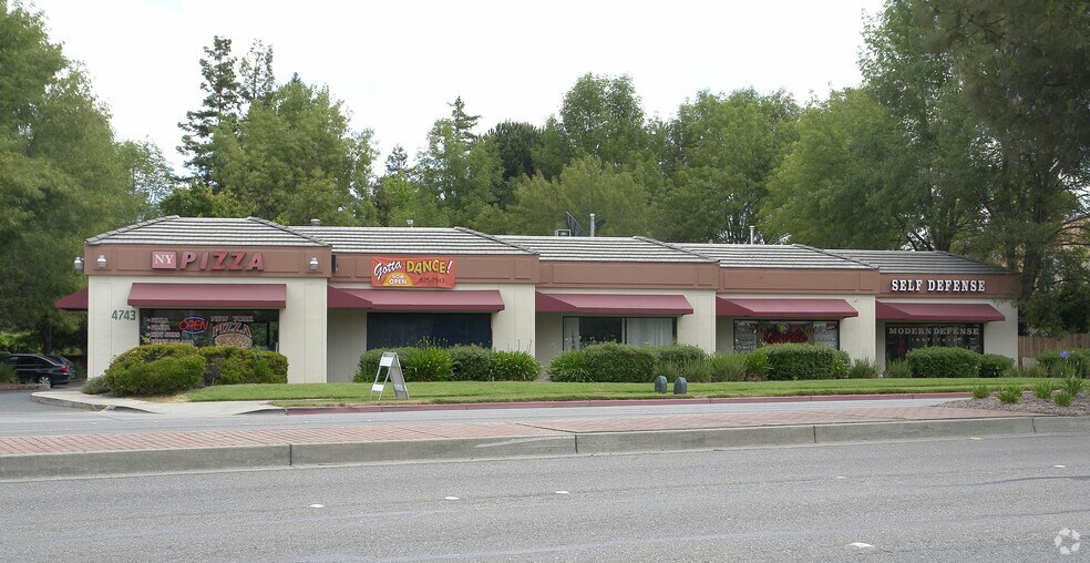 4743 Clayton Rd, Concord, CA à louer - Photo principale – Image 1 sur 2