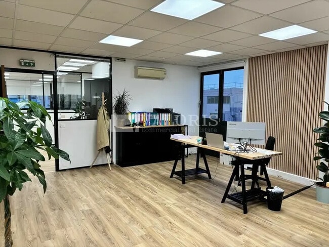 Plus de détails pour 34-36 Rue Du 35eme Regiment D'Aviation, Bron - Bureau à louer