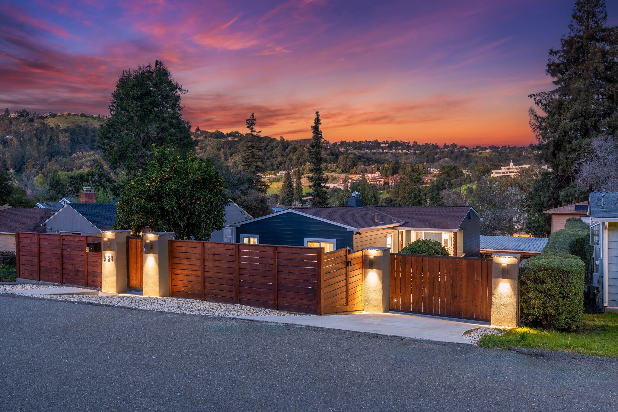 8124 Greenly Dr, Oakland, CA à vendre Photo de l’immeuble– Image 1 sur 45