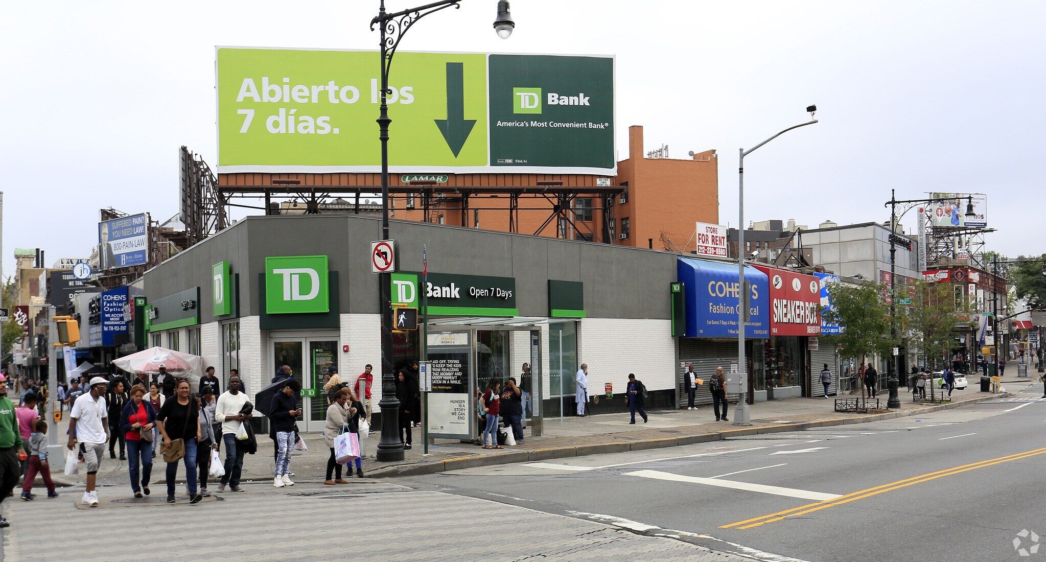 134-148 E Fordham Rd, Bronx, NY à louer Photo principale– Image 1 sur 6