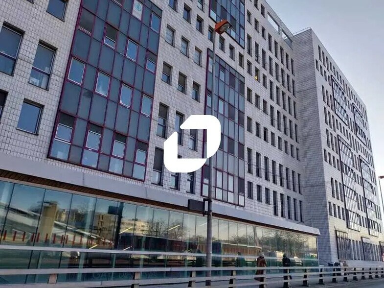 Bureau dans Montigny-le-Bretonneux à louer - Photo de l’immeuble – Image 2 sur 8