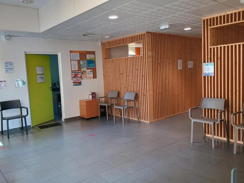 Bureau dans Saint-Martin-du-Frêne à louer - Photo de l’immeuble – Image 3 sur 7