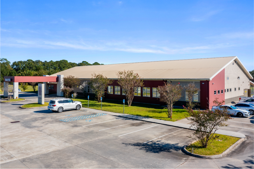 301 Alcide Dominique Dr, Lafayette, LA à vendre - Photo de l’immeuble – Image 3 sur 4