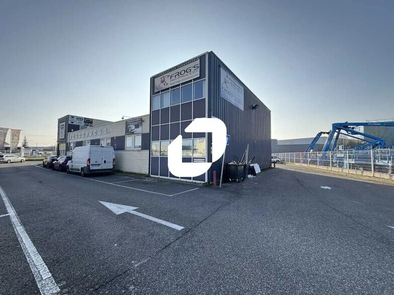 Local d’activités dans Villabé à louer - Photo de l’immeuble – Image 2 sur 15