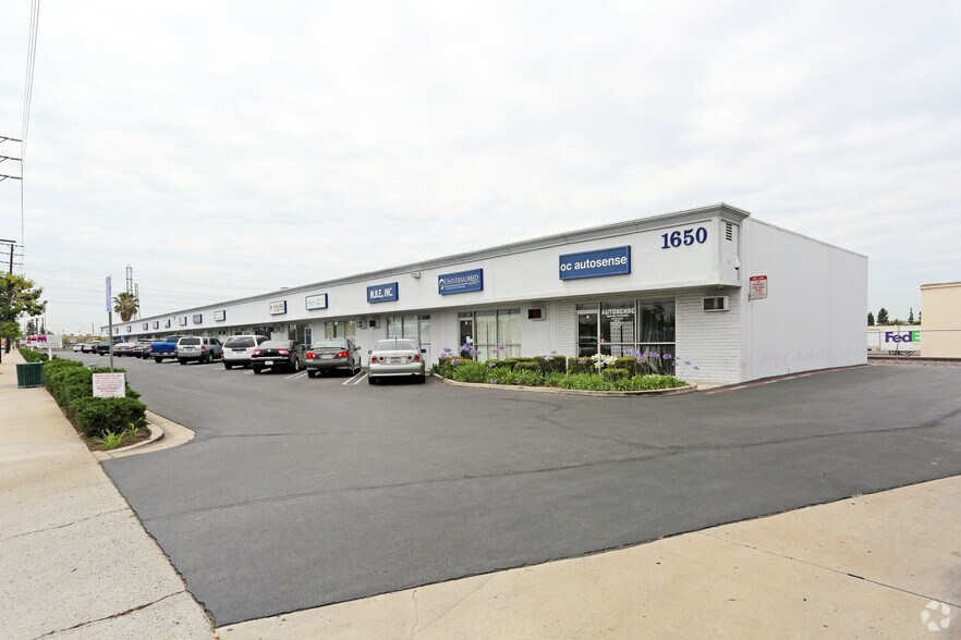 1650 N Glassell St, Orange, CA à louer - Photo de l’immeuble – Image 2 sur 12