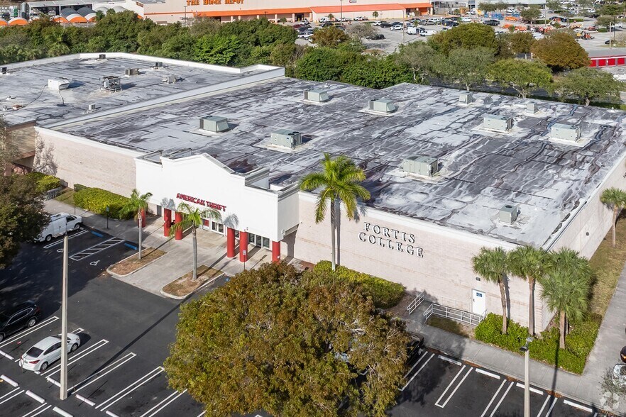 19600 S Dixie Hwy, Miami, FL à louer - Photo de l’immeuble – Image 2 sur 4