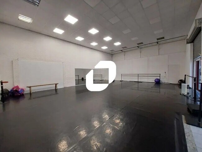 Plus de détails pour Local commercial à louer