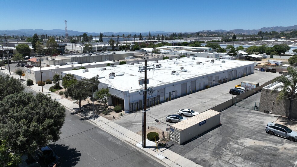 9533-9551 Cozycroft Ave, Chatsworth, CA à vendre - Photo de l’immeuble – Image 3 sur 15