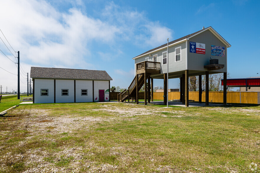 1013 Highway 87, Crystal Beach, TX à vendre - Photo principale – Image 1 sur 12