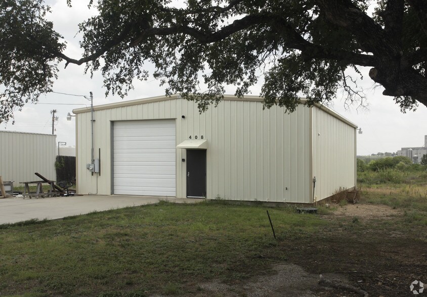 408 E 2nd St, Taylor, TX à louer - Photo de l’immeuble – Image 3 sur 36