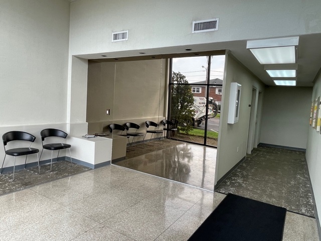 294 W Merrick Rd, Freeport, NY à louer - Photo intérieure – Image 2 sur 7