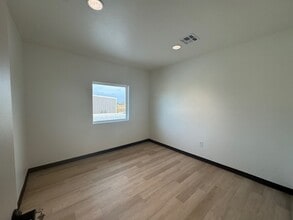 0 Sara Road, Mustang, OK à louer Photo intérieure– Image 2 sur 3